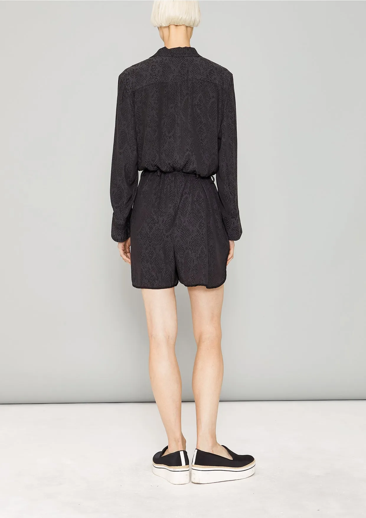 JUMPSUIT REVERS SHORT - JACQUARD SATIN snake black