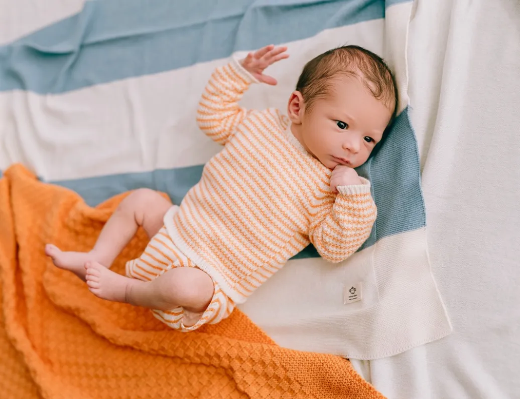 Orange-roter Pullover