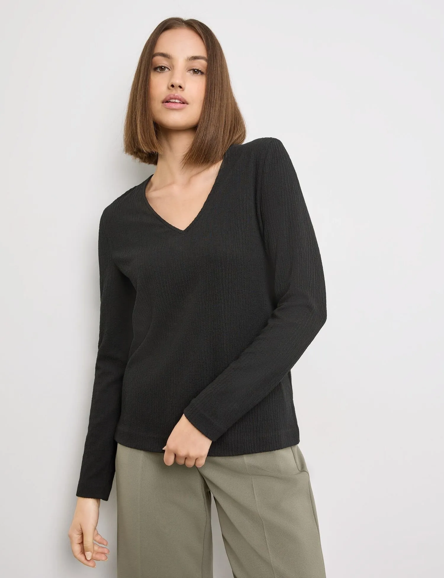 V-Neck Pullover